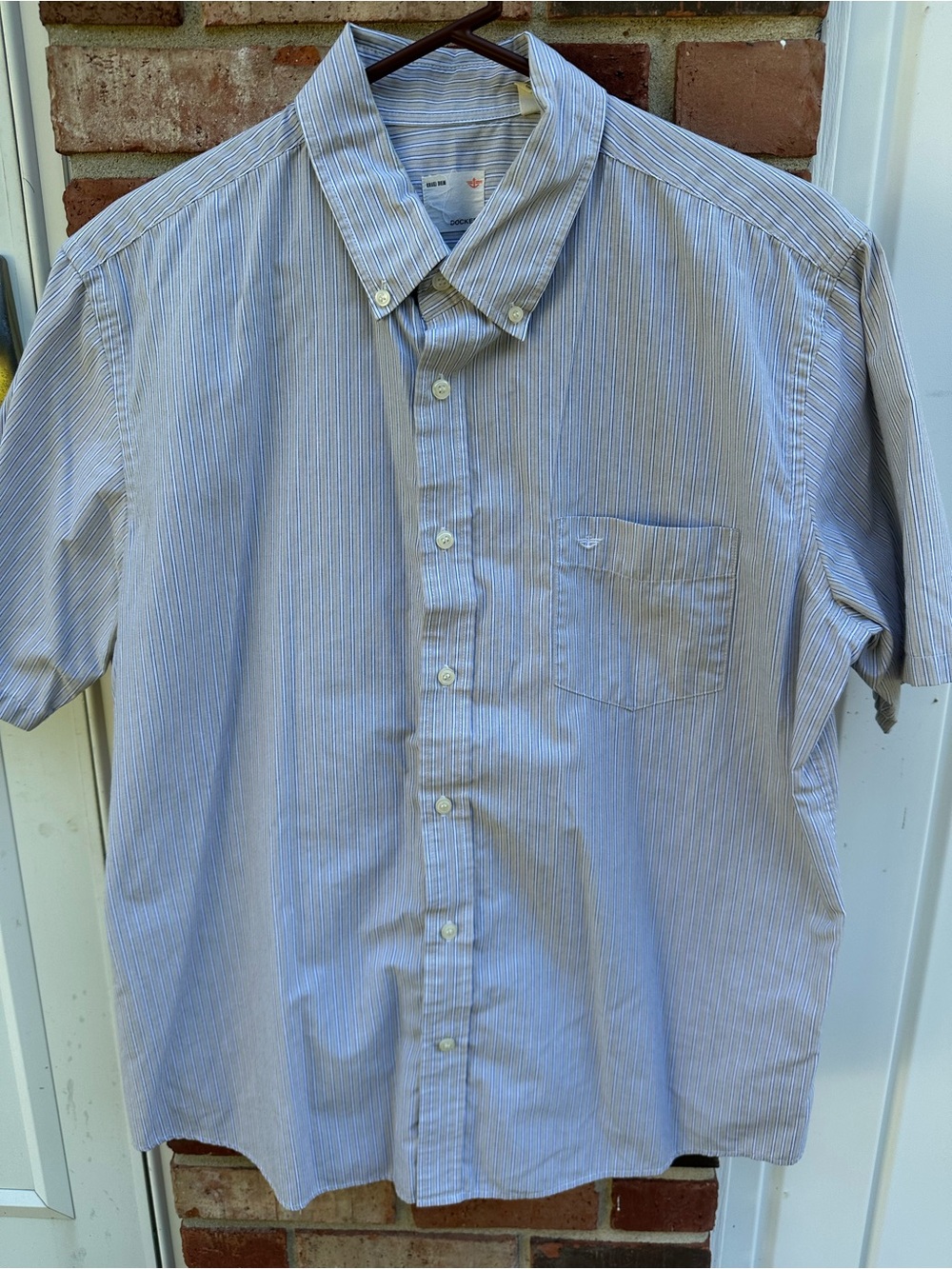 Dockers Khaki Diem Men’s XL Short Sleeve Button Down Shirt Vertical Stripe‎